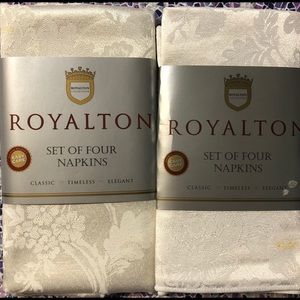 Royalton Set of 8 Dinner Napkins